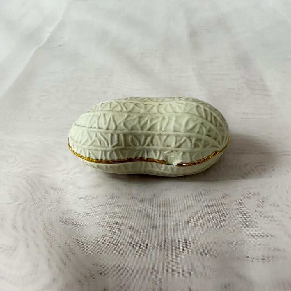 Vintage Italy Hand Painted Ceramic Peanut Trinket Box Gold Trim Off White